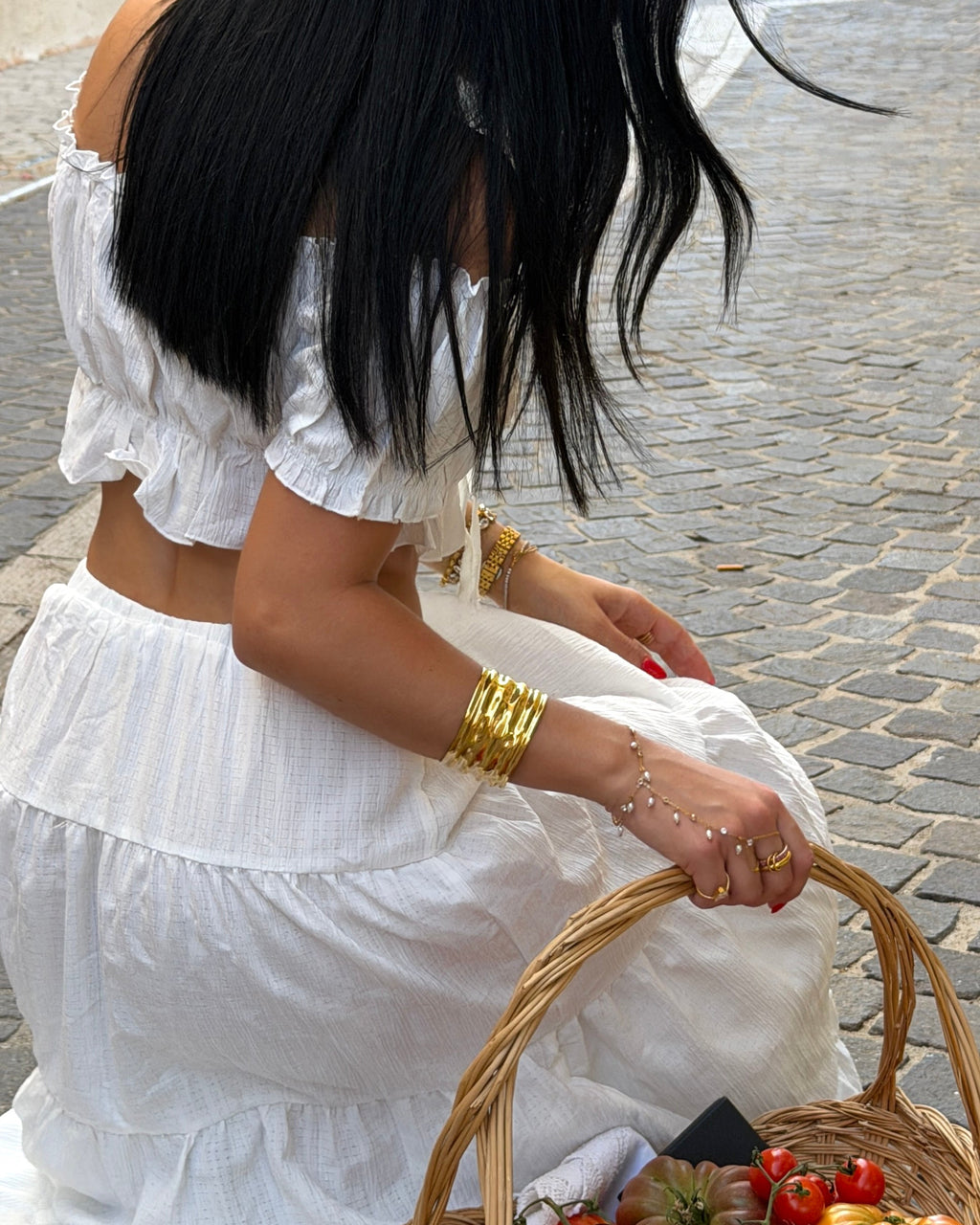 Chaîne de main perles blanche ￼